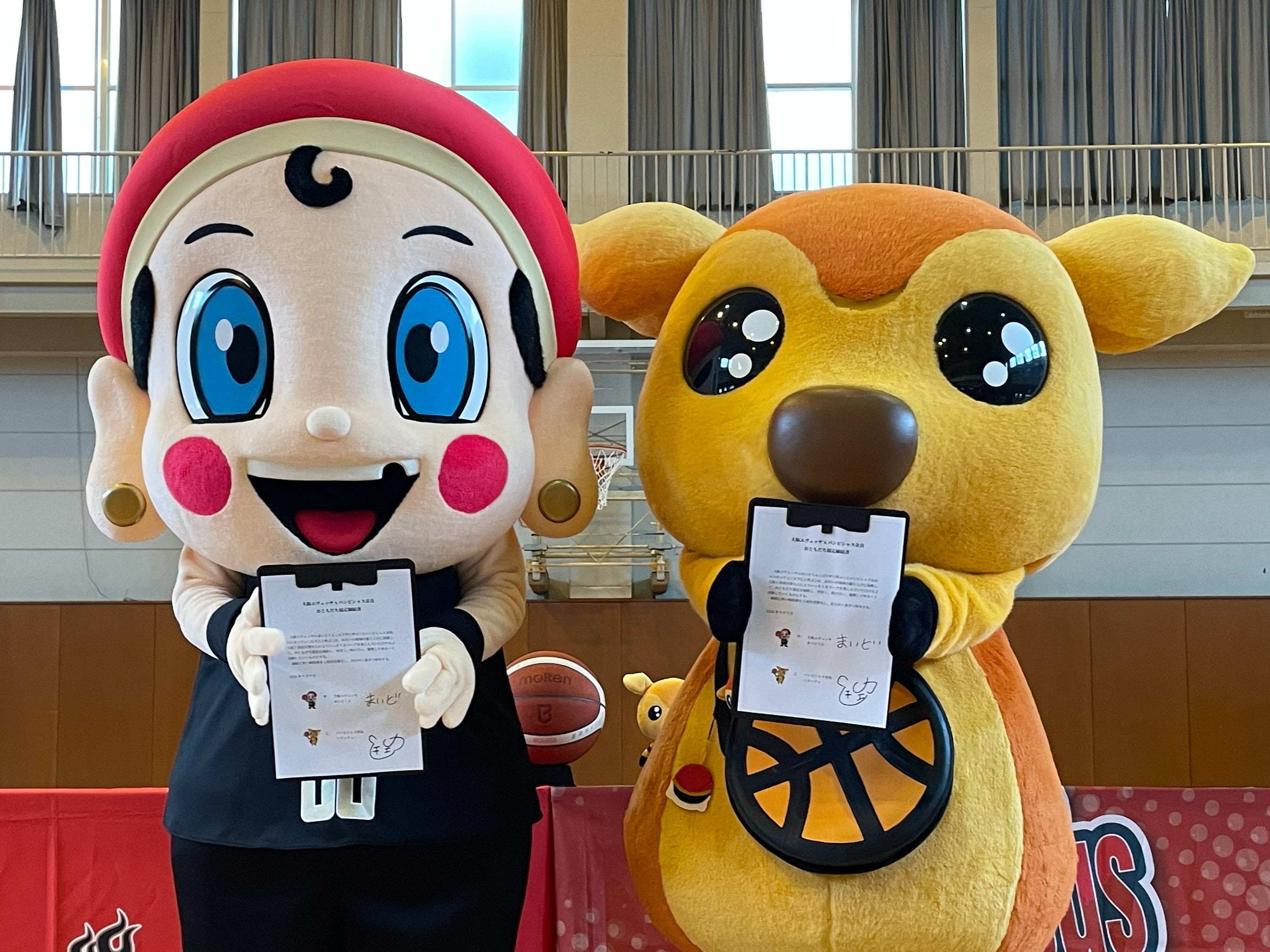 シカッチェが大阪エヴェッサ・まいどくんとおともだち協定を締結🎶
